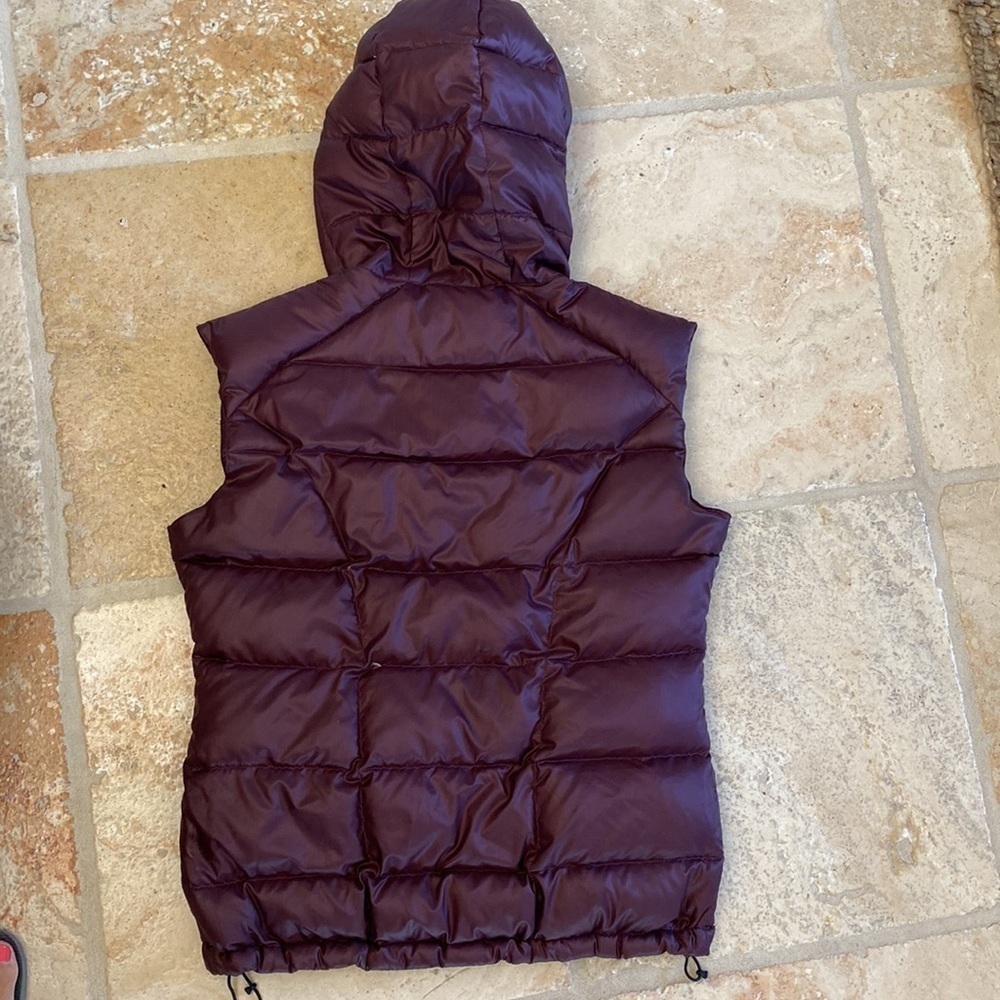 Hi-Tec Women's Down Vest S Hooded Maroon Puffer activewear outdoors warm winter - Picture 3 of 12
